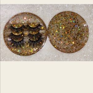 Custom eyelash cases